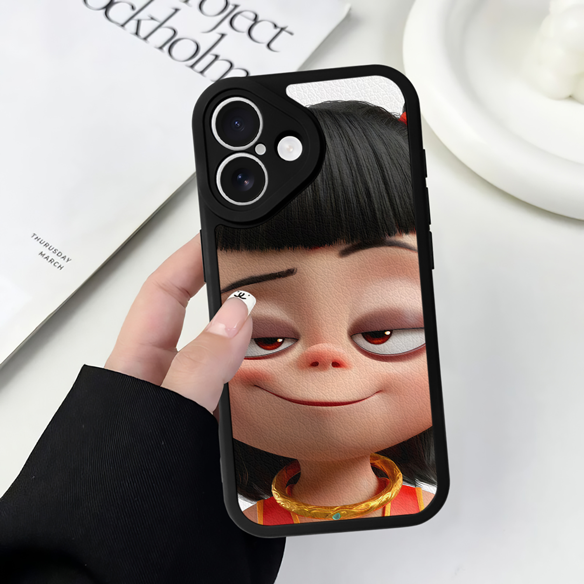 （画像用） Ne Zha 2 ナタ 魔童の大暴れ 【iPhone 16シリーズ対応】シリコンスマホケース（レザー調） 材質：シリコン
